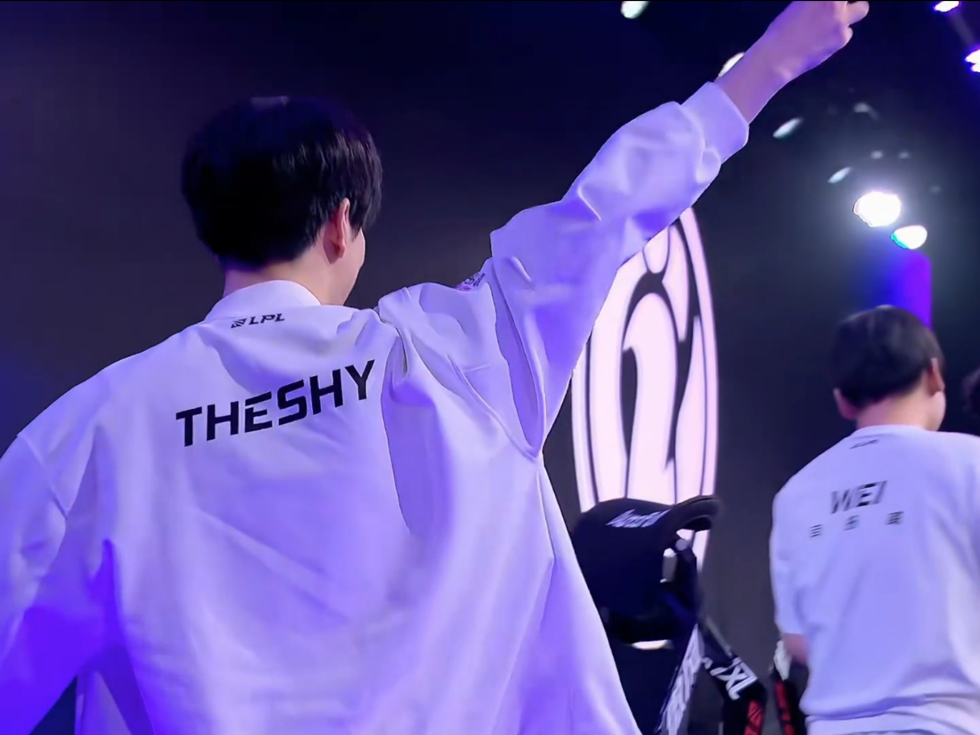 解析“线上视讯的真实感”：如何判断你看到的荷官不是 AI 生成的影像。（解读线上直播的真实性：如何分辨屏幕中的荷官并非AI合成影像）